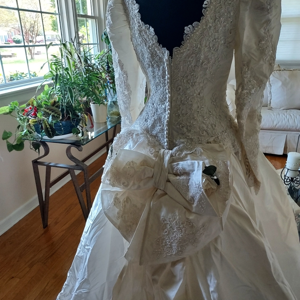 Vintage Michele Vincent Dupioni Silk Wedding Gown with Pearls and Lace - Picture 4 of 16
